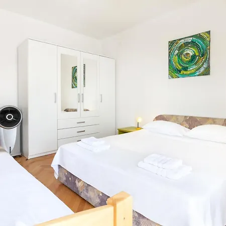 Apartment Dionis *